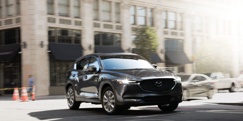 Devant du Mazda CX-5 2020 gris